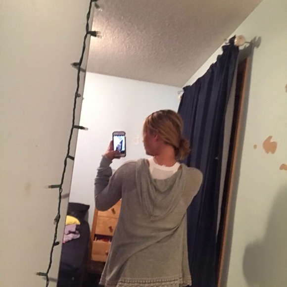 Knitted hollister grey cardigan - Picture 2 of 6